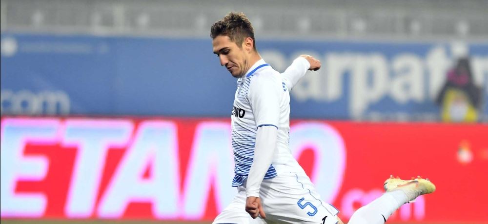 Universitatea Craiova, la un pas să rămână în zece oameni cu FCSB! Cum a riscat cartonașul roșu Bogdan Vătăjelu