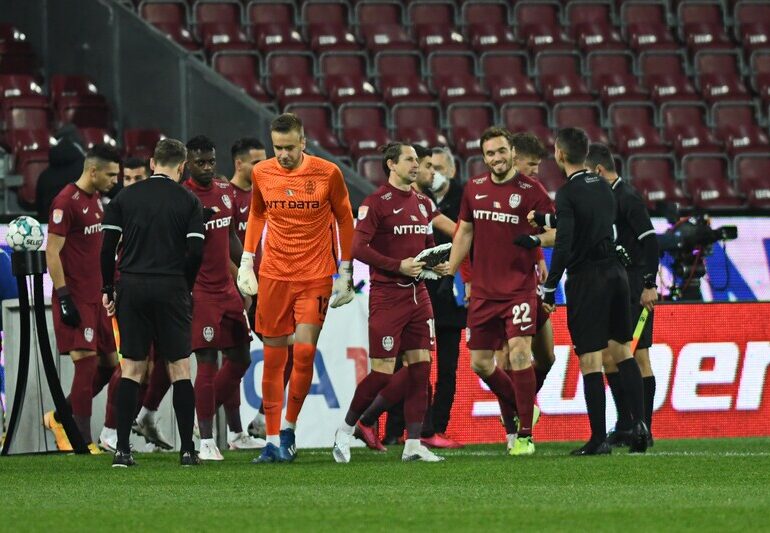 Lovitură pentru CFR Cluj înaintea derby-ului cu Universitatea Craiova! Un jucător a fost depistat pozitiv cu COVID-19