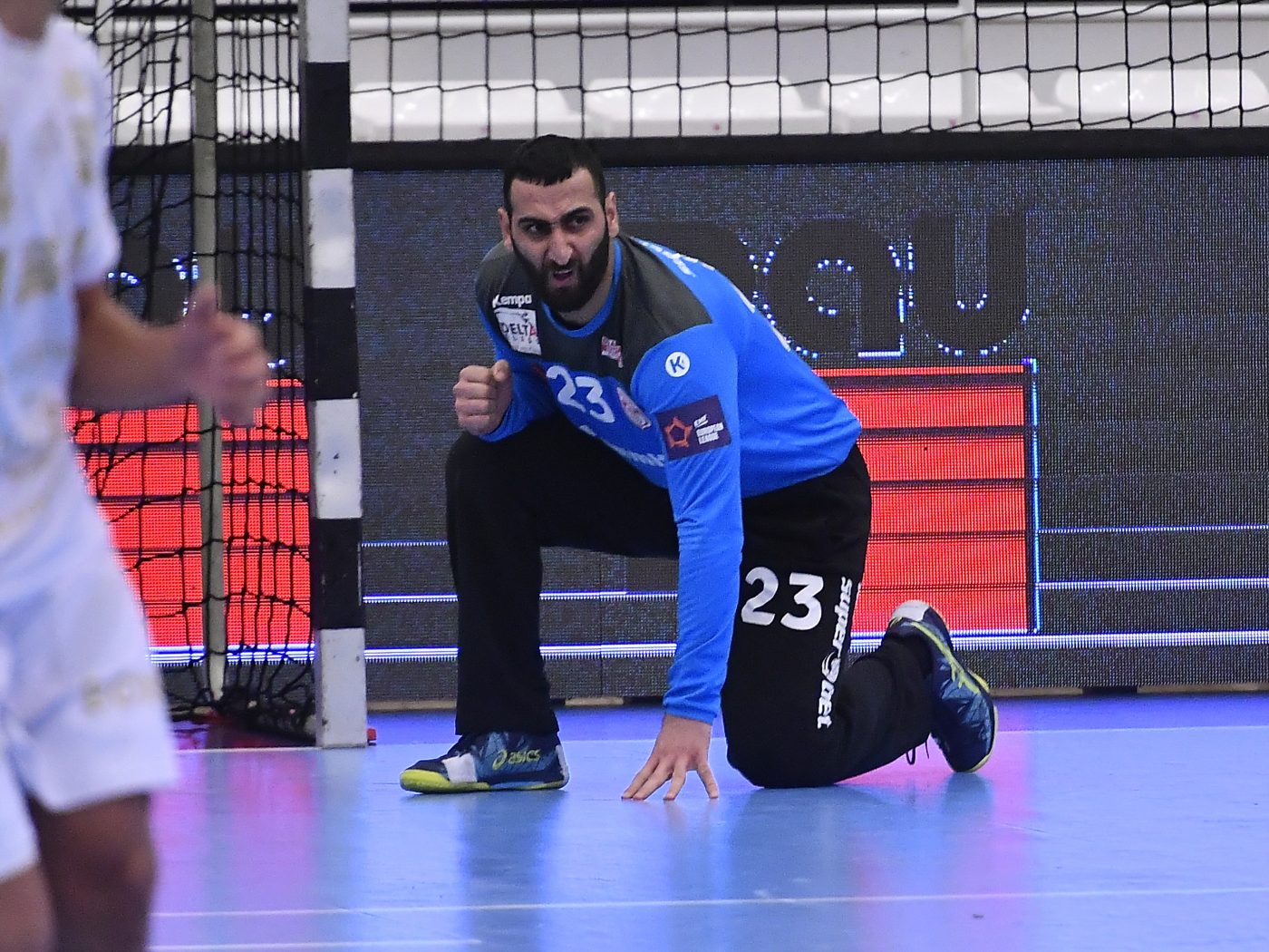 Lovitură grea pentru Dinamo! Cel mai iubit jucător al „dulăilor” va lipsi la marele meci cu Veszprem: „Din păcate, nu vom putea miza pe el!”