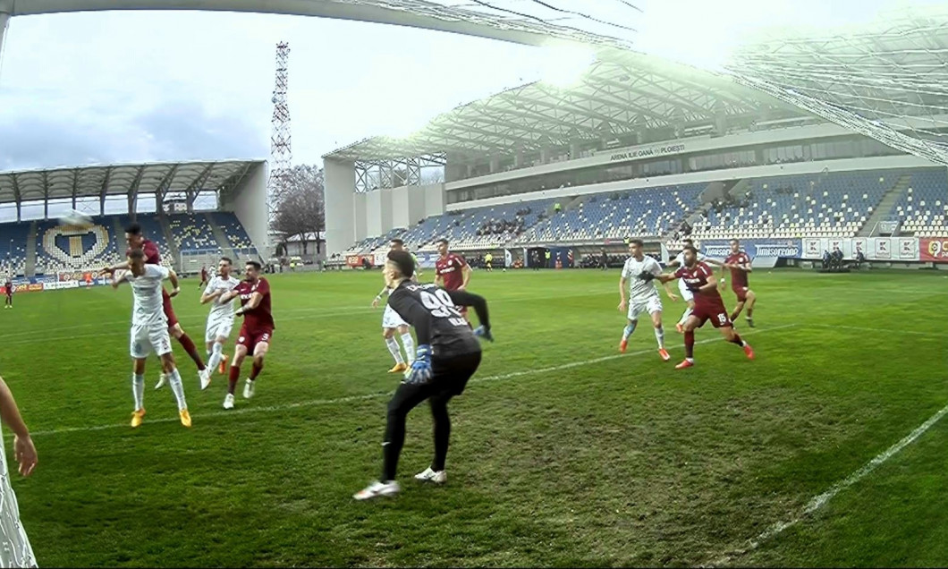 Fază controversată la CFR Cluj – FCSB! Andrei Vlad respinge de pe linia porții, dar ardelenii cer să li se valideze golul