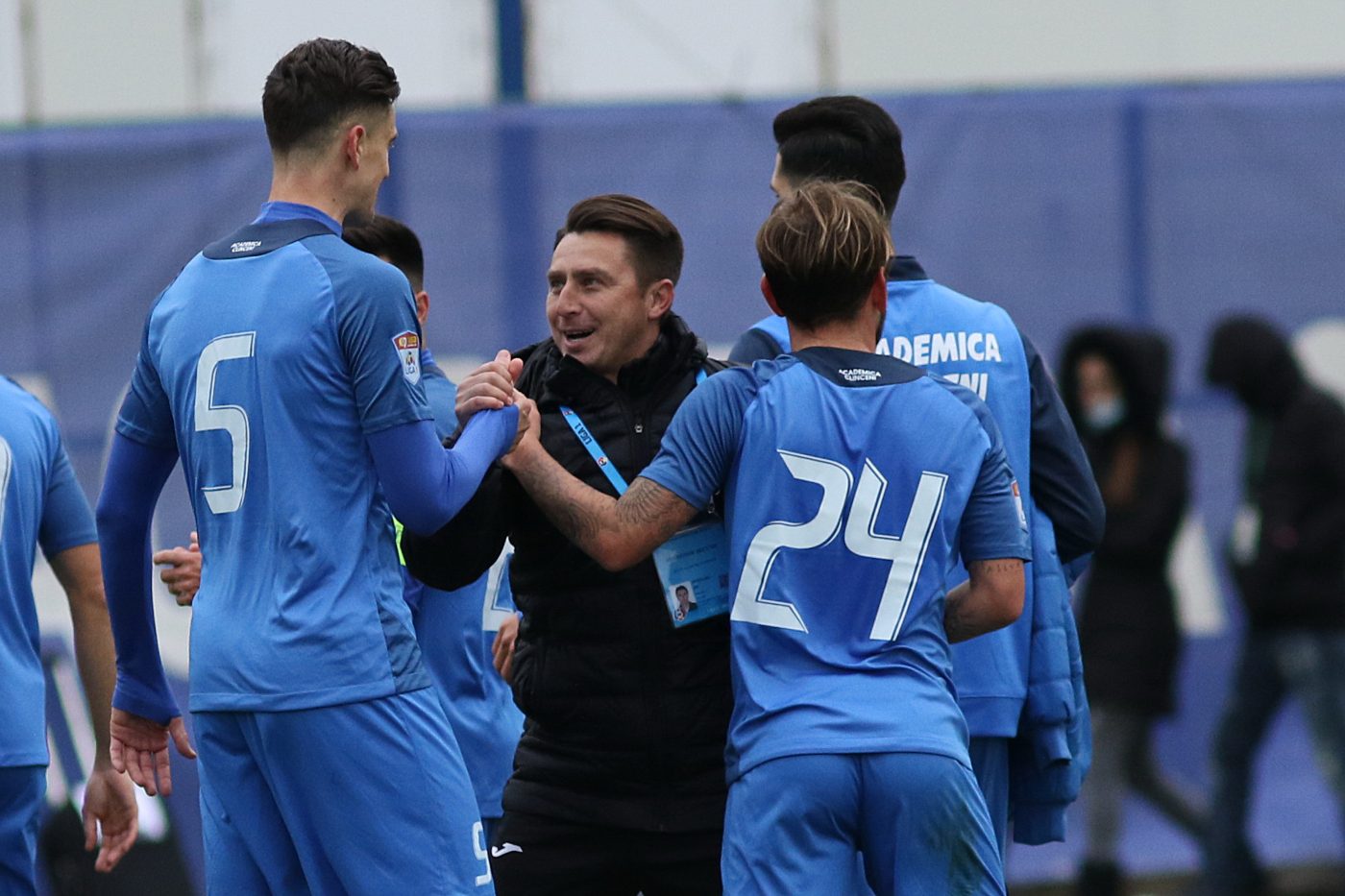 Secretul lui Ilie Poenaru! Cum a dus-o pe Academica Clinceni pe loc de play-off + A apelat la ajutorul soțiilor și copiilor jucătorilor săi