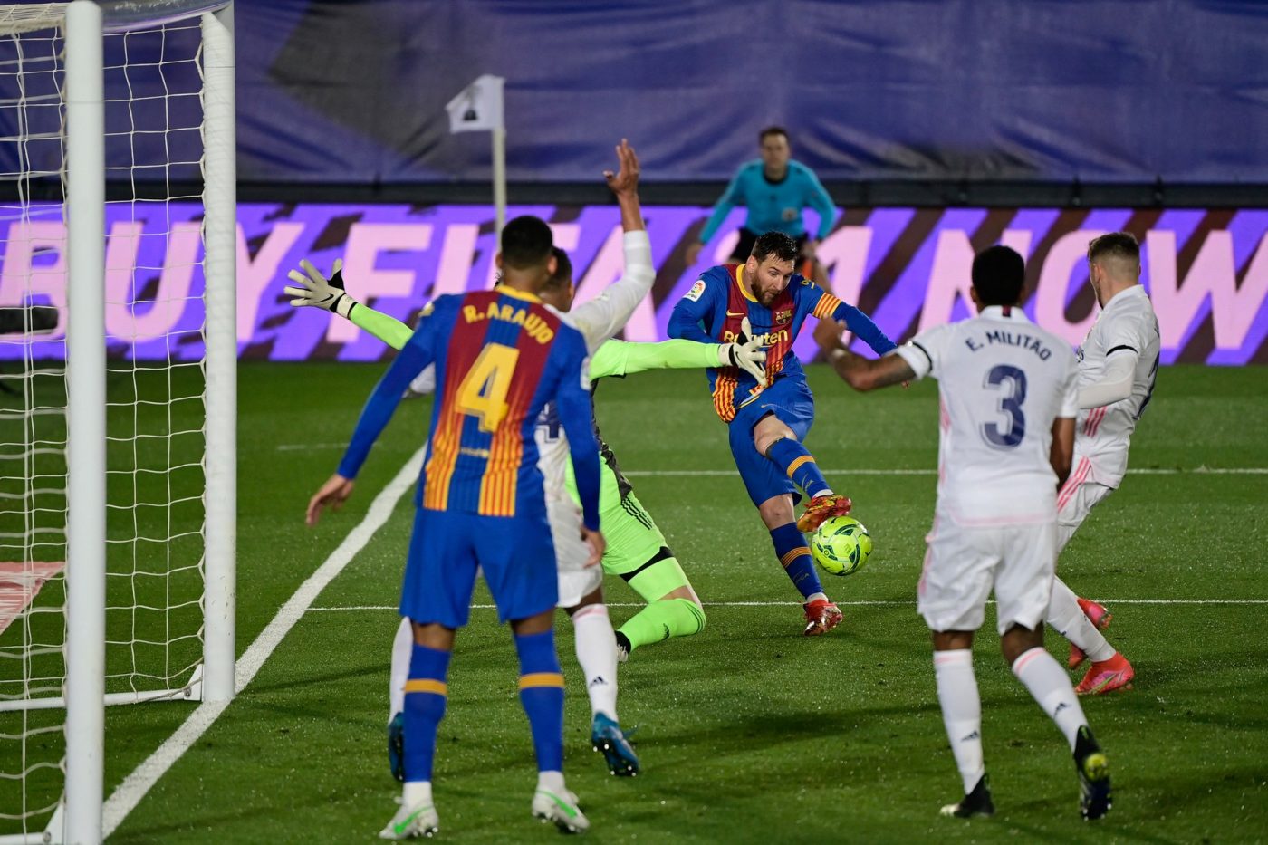 Leo Messi, aproape de golul anului în „El Clasico”, direct din corner! Argentinianul a avut două ocazii imense în doar două minute | VIDEO