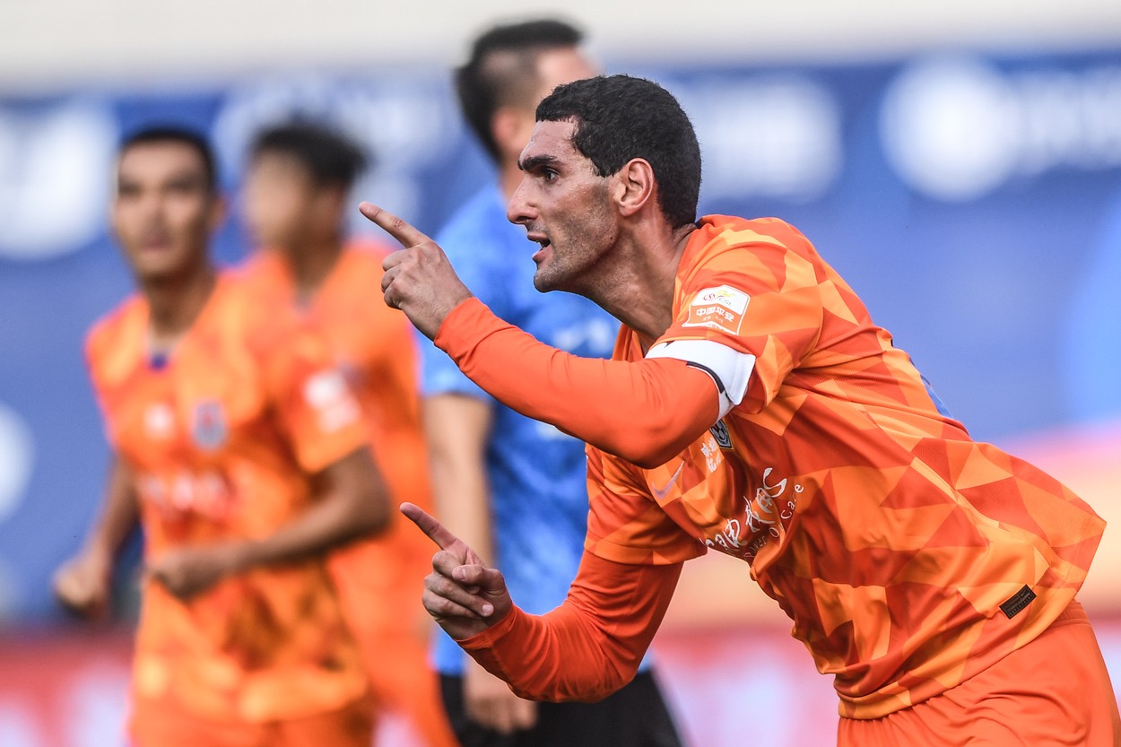 Jose Mourinho face un transfer la care nu se aștepta nimeni: vrea să îl aducă la Tottenham pe Marouane Fellaini, de la Shandong Luneng!
