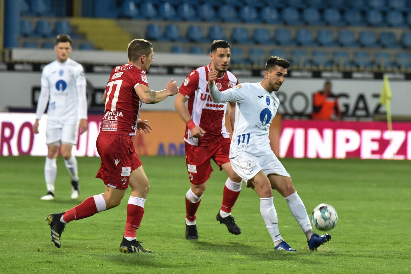 O salvează Dusan Uhrin pe Dinamo de la retrogradare? „Nu poate să facă multe. Se joacă din trei în trei zile, vor fi pe drum, antrenamente puține!”