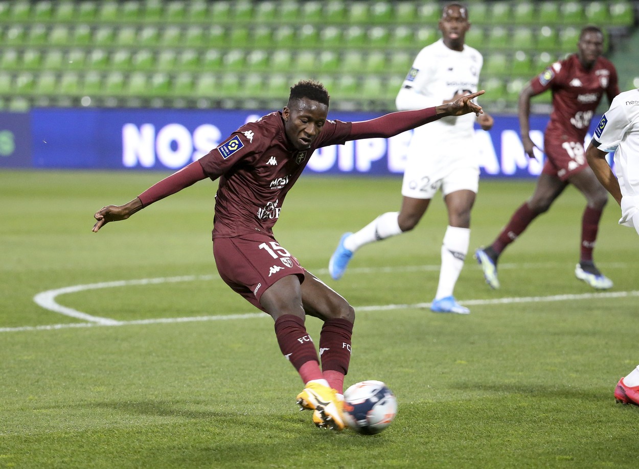 Manchester United este foarte aproape de transferul lui Pape Sarr, noul puști minune de la Metz!