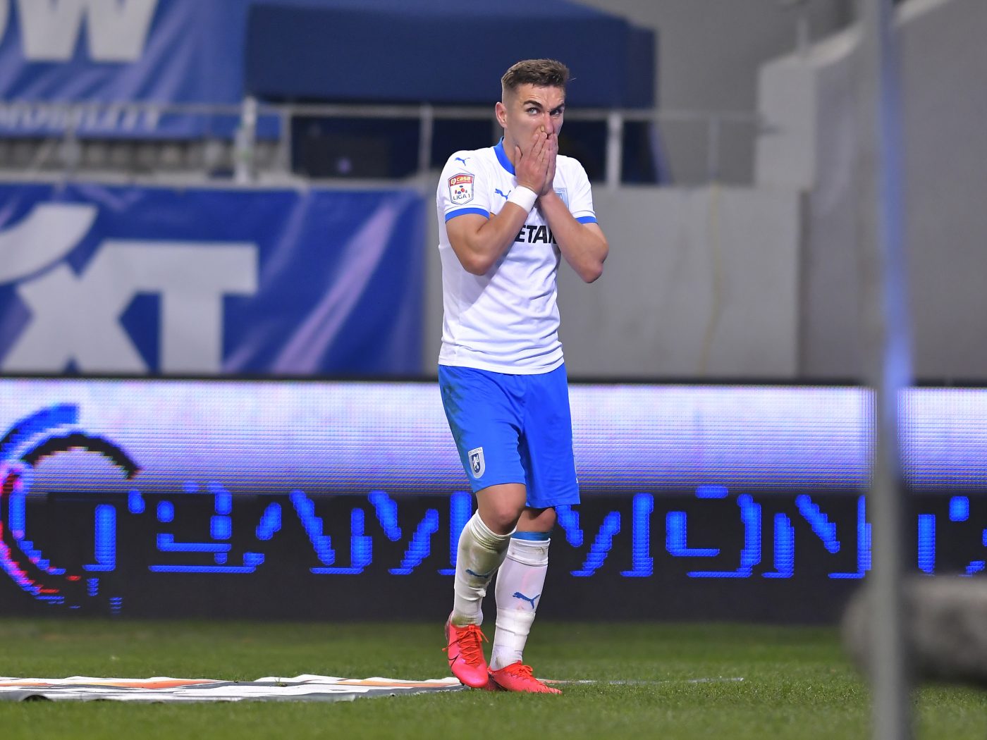 Bogdan Vătăjelu, acuzații grave la adresa lui Istvan Kovacs. „E ceva ciudat la mijloc!” Reacția arbitrului la adresa oltenilor. „Plecați de aici, n-avem ce să vorbim!”