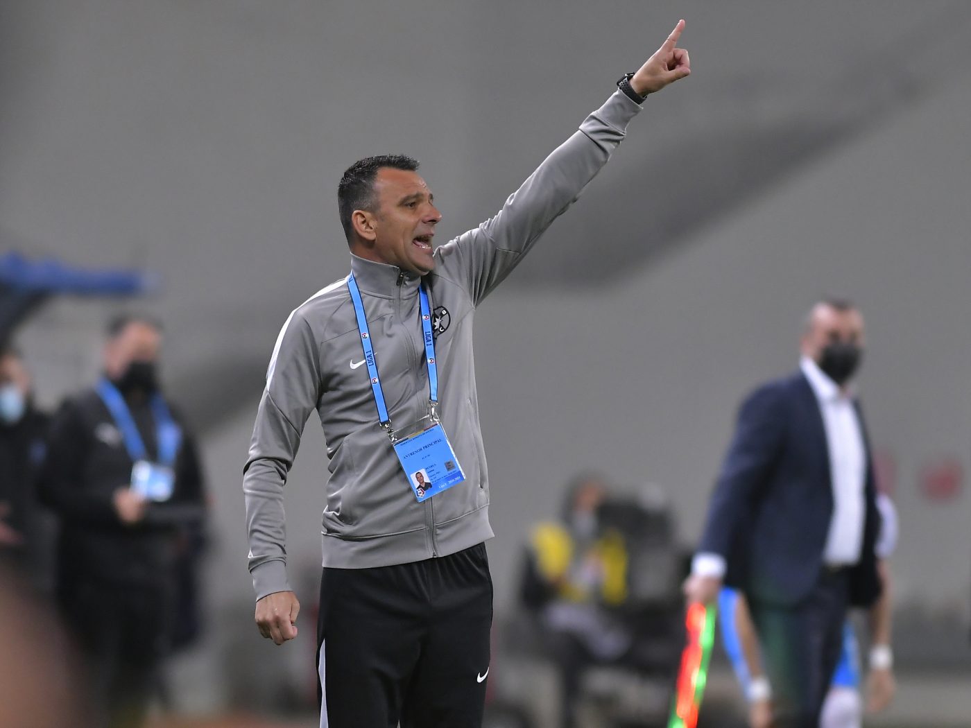 Toni Petrea a ratat strategia cu Universitatea Craiova: „M-am gândit la asta, dar s-a sufocat! Era terminat fizic” Antrenorul FCSB se plânge: „Nu mai avem soluții”