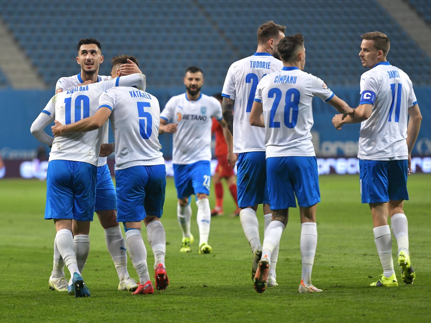Universitatea Craiova – FCSB 2-0 | Oltenii au reintrat în lupta pentru titlu! Elevii lui Toni Petrea, joc modest în Bănie | VIDEO