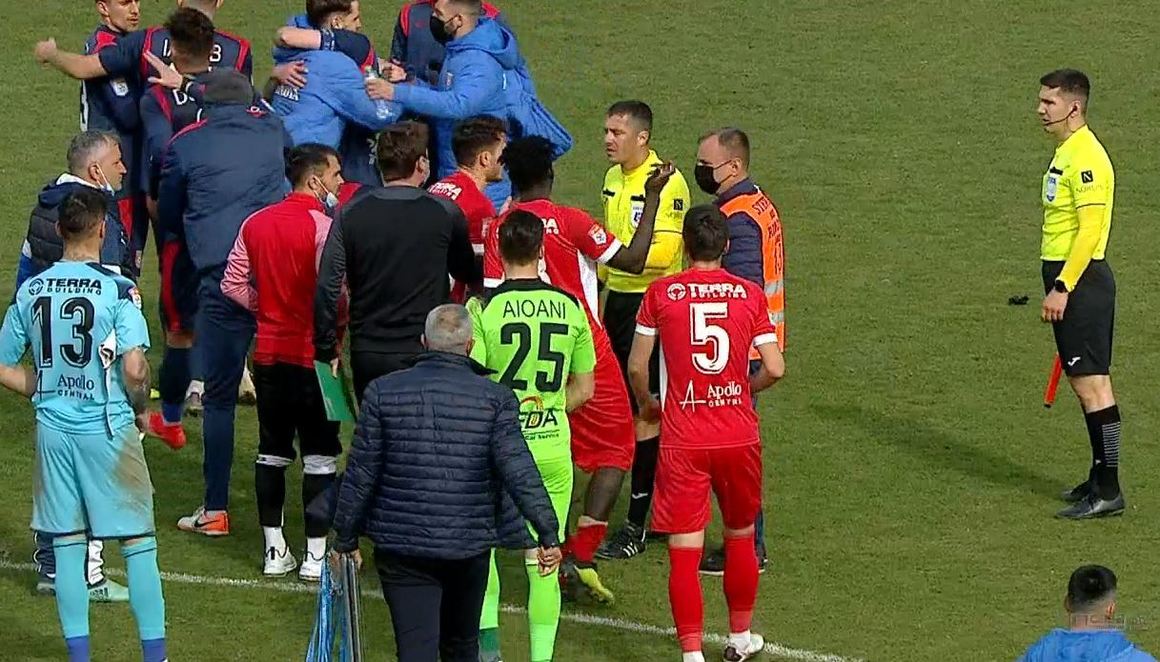 Raportul de arbitraj de la meciul Chindia – Hermannstadt, după scandalul cu tentă rasistă dintre Andrei Pițian și Romario Pires. Detalii incredibile