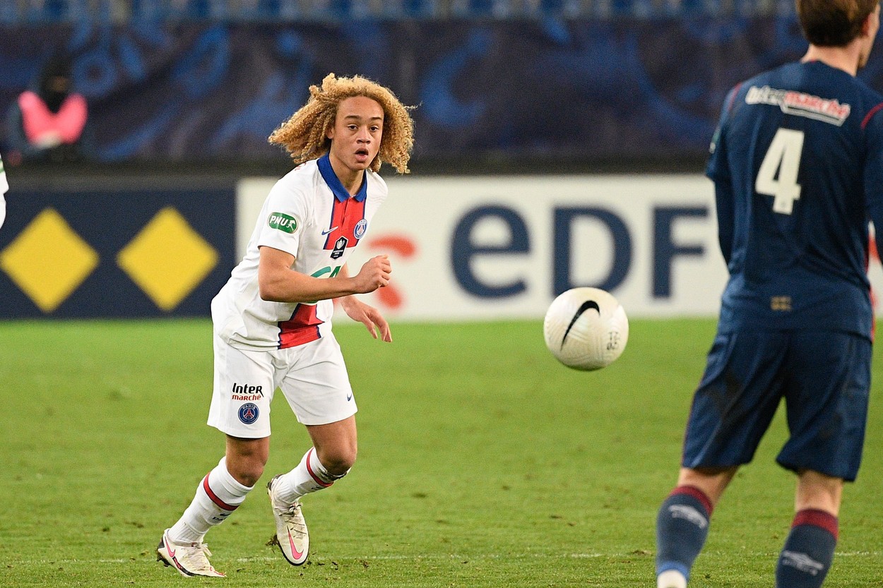 Botezul controversat pe care starul Neymar Jr. i l-a făcut coechipierului său de la PSG, Xavi Simons, cu ocazia aniversării vârstei de 18 ani!