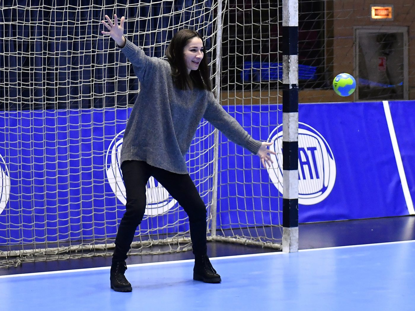 Acuze incredibile la vârful FR de Handbal conduse de Alexandru Dedu, cu doar opt zile înainte de alegeri! „Când alergau burtoșii, Cristina Vârzaru ieșea din sală sau se făcea că vorbește la telefon”