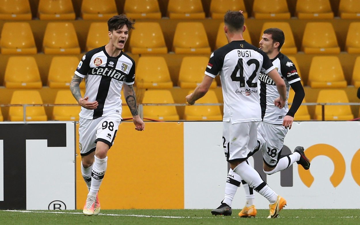 Parma – AC Milan 1-3. Dennis Man l-a ridiculizat pe Zlatan Ibrahimovic, dar echipa sa se apropie de Serie B