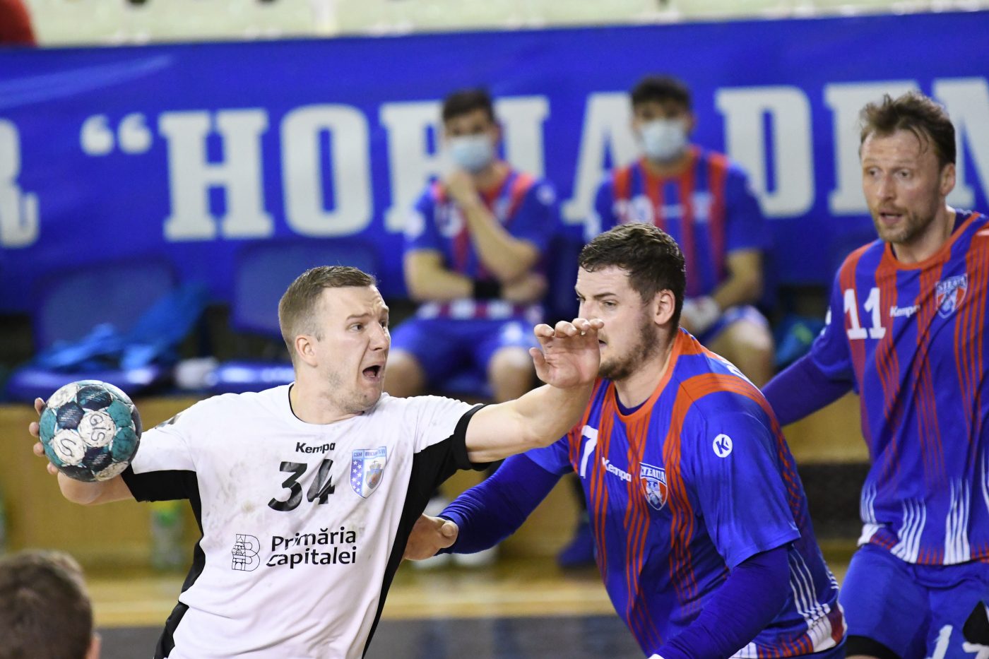 Dinamo, Potaissa Turda și CSM București au acumulat maximum de puncte după primele trei jocuri din cadrul turneului de handbal masculin de la Cluj