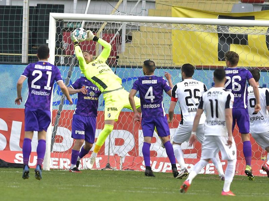 Neagoe l-a atacat pe arbitrul Antonie, după meciul Astra – FC Argeș: „A descoperit mersul pe jos. E arogant, plin de el”. Cuvintele pentru care antrenorul a fost trimis în tribune