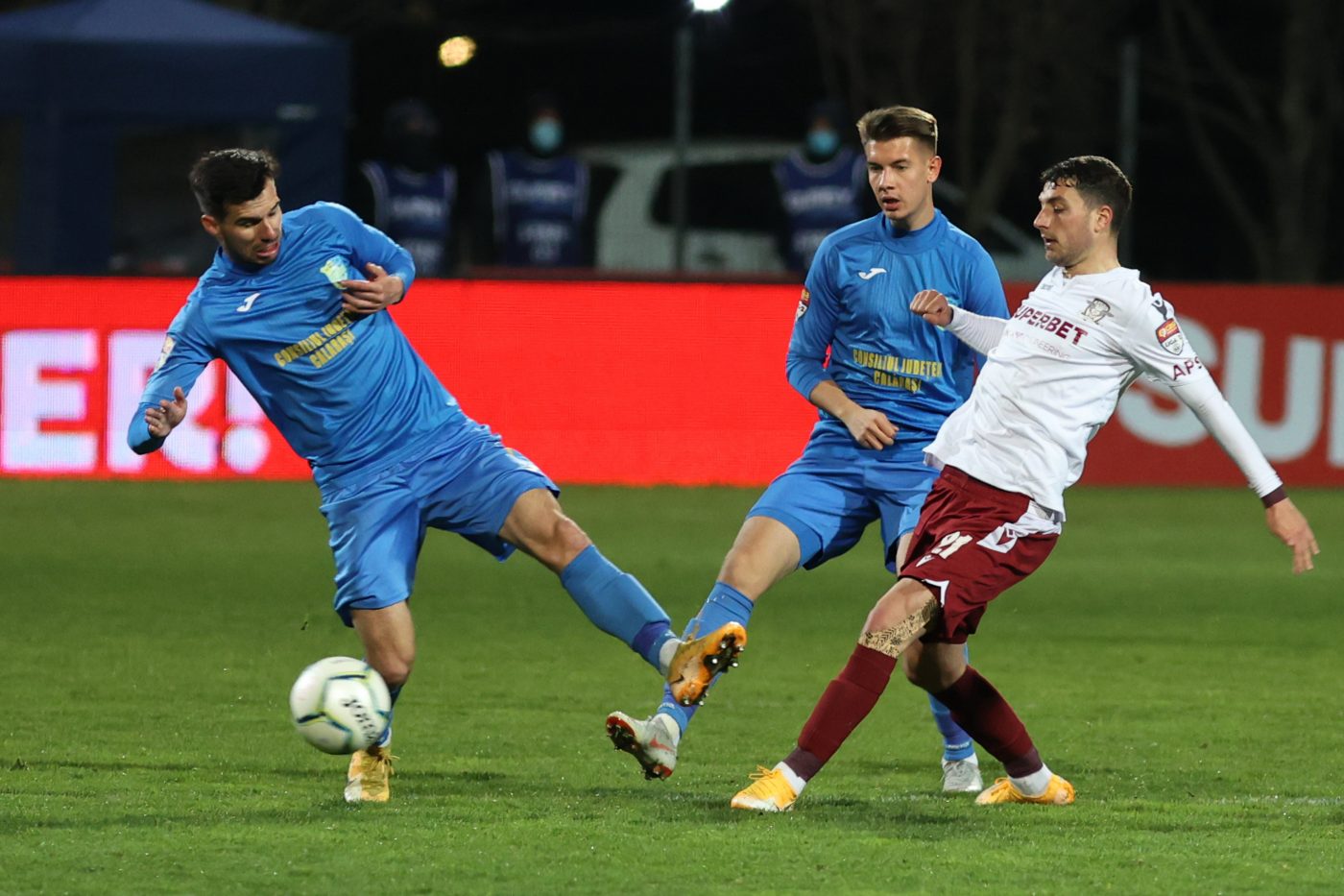 EXCLUSIV | Revoltă la o echipă din play-off-ul Ligii 2. Jucătorii au refuzat să se antreneze și sunt deciși să nu plece în deplasare din cauza salariilor neplătite