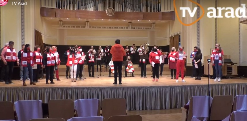 Orchestra și corul Filarmonicii de Stat Arad au cântat pentru UTA de ziua ei, tribuna I a arenei „Francisc Neuman” a luat numele lui Nicolae Dumitrescu | VIDEO
