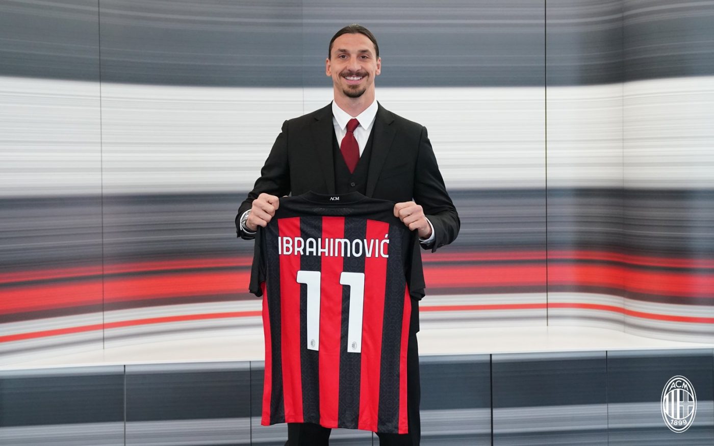La aproape 40 de ani, atacantul Zlatan Ibrahimovic mai joacă încă un an la AC Milan! Ce salariu va primi suedezul