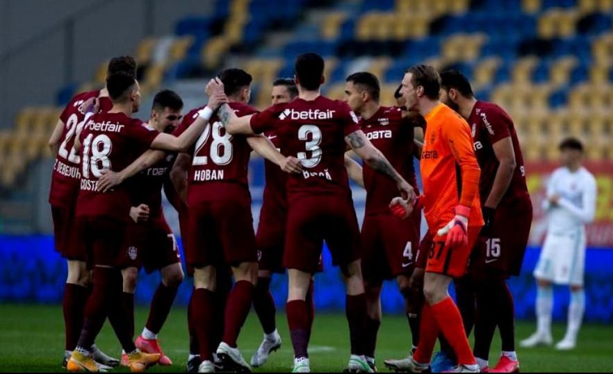 Cei 12 fotbaliști de care CFR vrea să scape în vară! Opt dintre ei au peste 31 de ani