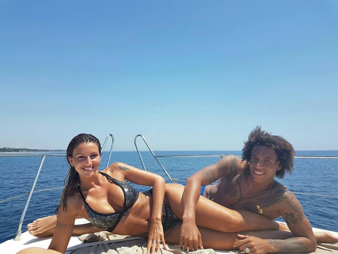 Soția de origine română a lui Axel Witsel, starul de la Borussia Dortmund, a născut cel de-al treilea copil al cuplului! Cum au anunțat fericitul eveniment + ce le-a transmis Romelu Lukaku | FOTO