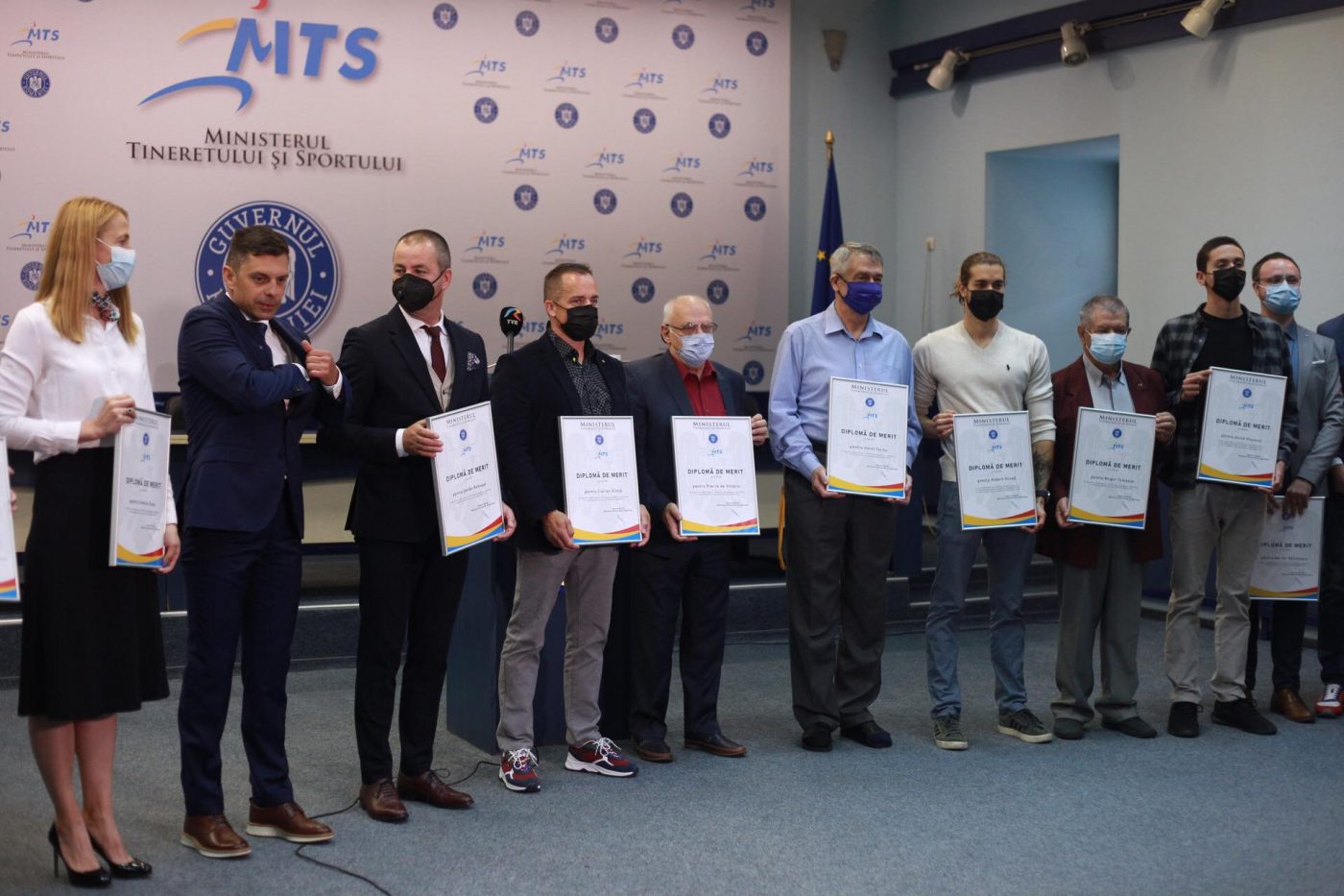 David Popovici și Robert Glință au fost premiați de ministrul Eduard Novak, după performanțele obținute: „Nu o să vă dezamăgesc, de asta sunt sigur!”