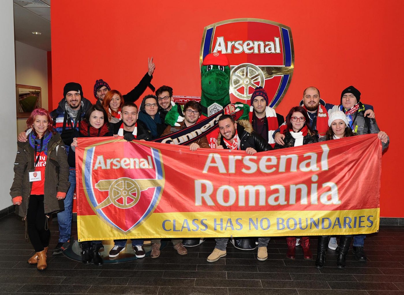 Arsenal are un fan club cu sute de membri în România, iar suporterii visează la o finală de Europa League cu rivala Manchester United: „Asta facem în cinstea primilor zece ani” | SPECIAL