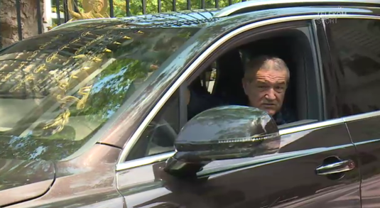 Gigi Becali a făcut scandal după ce a fost prins de poliție: „Bă, arată-mi filmarea, să văd filmarea!”. Patronul lui FCSB amenință că va merge în instanță