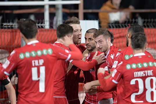 BREAKING NEWS | O nouă problemă pentru Dinamo! „Câinii” riscă depunctare și sunt acuzați că au falsificat semnătura unui jucător. „Urmează decizia finală!”