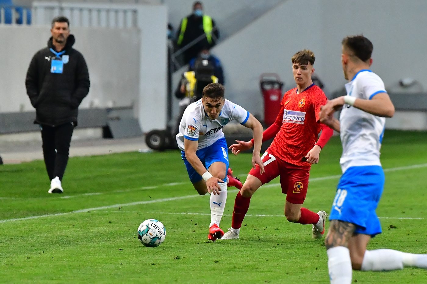 Echipele din Liga 1, revoltă împotriva FRF din cauza regulii U21. „Unii au propus să jucăm în 10!”