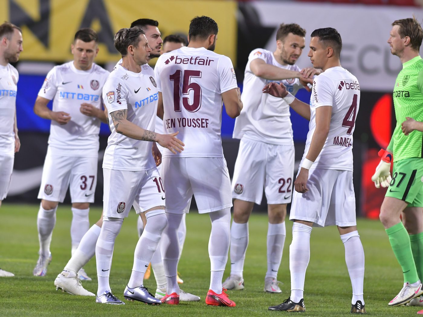 Liga 1: Campioana stă la mâna ei pentru a-și menține fotoliul de lider » Academica, una din victimele preferate ale CFR-ului!