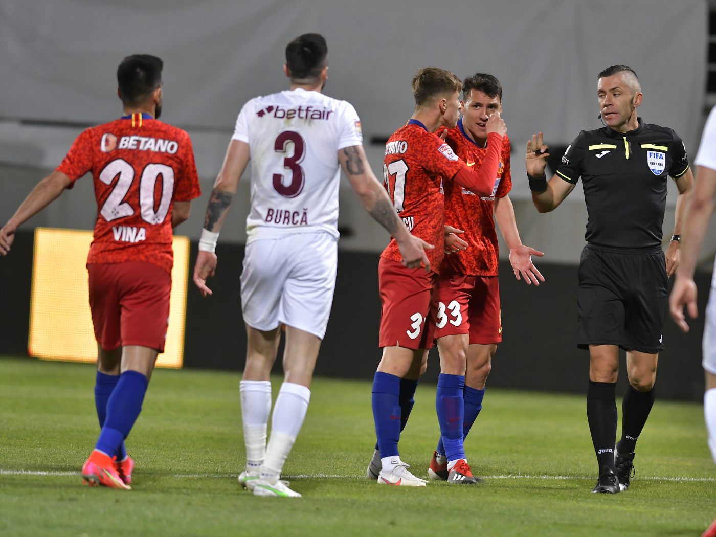 Unde a greșit Radu Petrescu în derby-ul FCSB-CFR Cluj. Explicațiile logice și interpretările UEFA ale expertului Marius Avram | ANALIZĂ