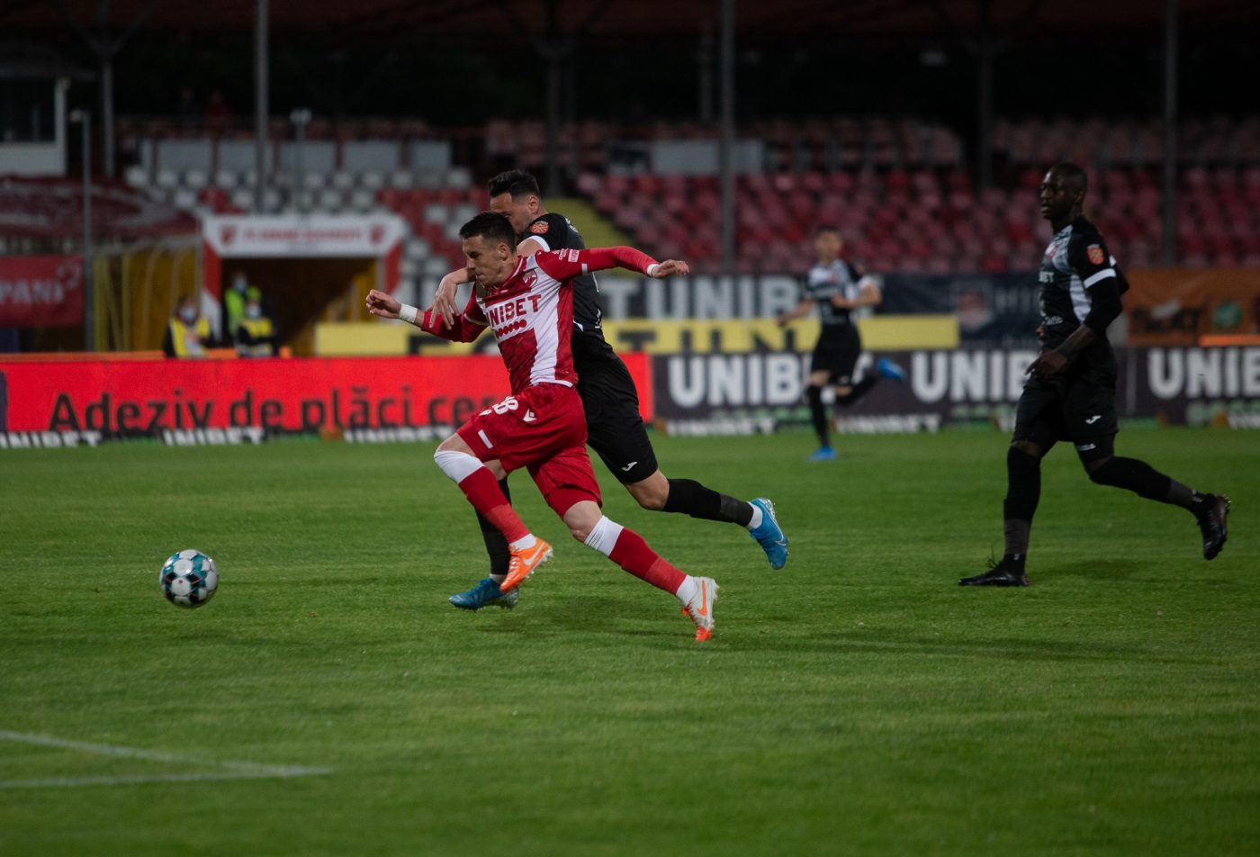Hermannstadt, pusă la pământ pe terenul lui Dinamo! Penalty-ul primit de „câini” și cum au rămas oaspeții în zece oameni | VIDEO