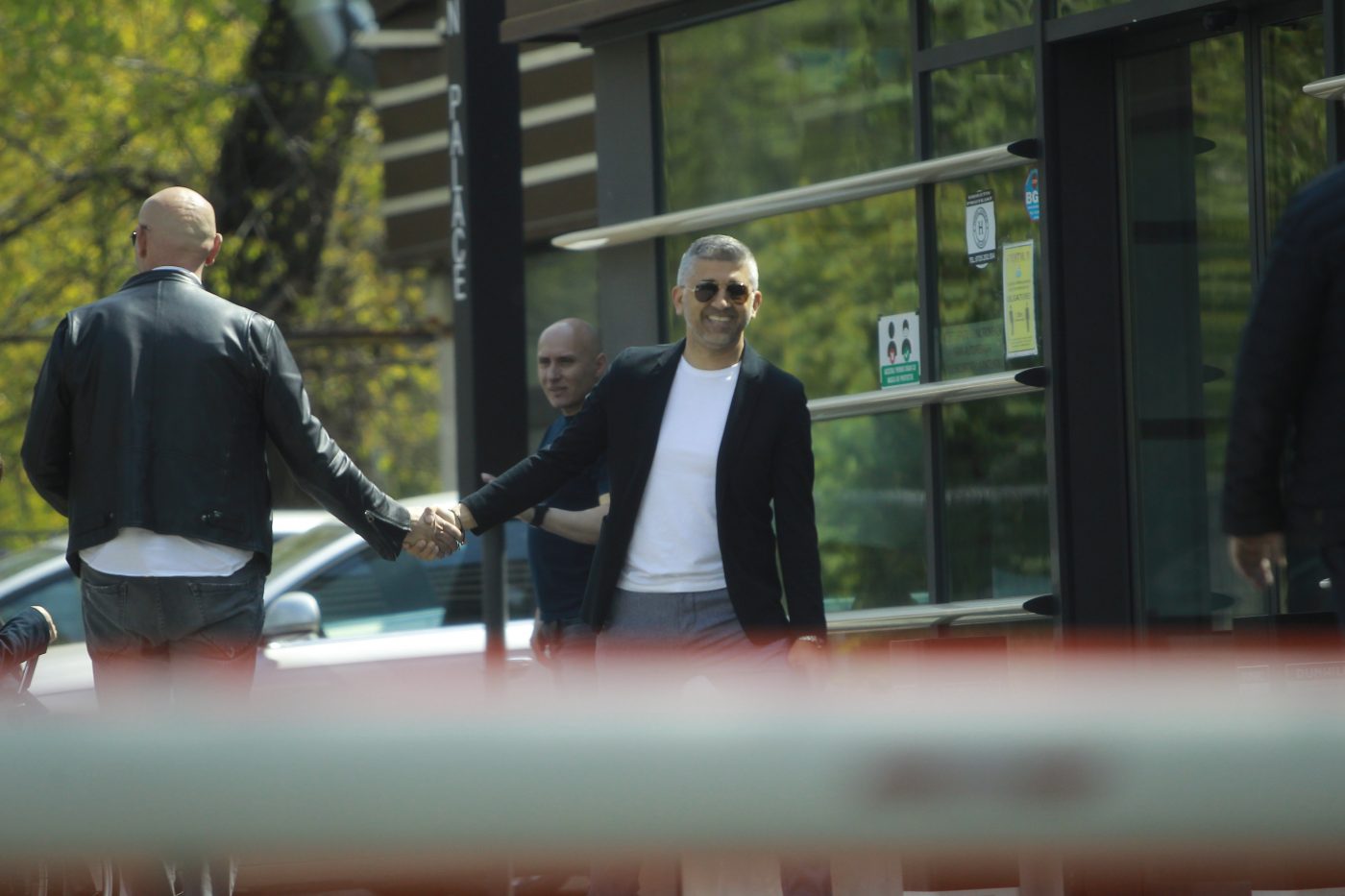 Marius „Mache” Ianuli, surprins la un restaurant de fițe! Cu cine s-a întâlnit „mâna dreaptă” a lui Gigi Becali în fața localului | FOTO EXCLUSIV
