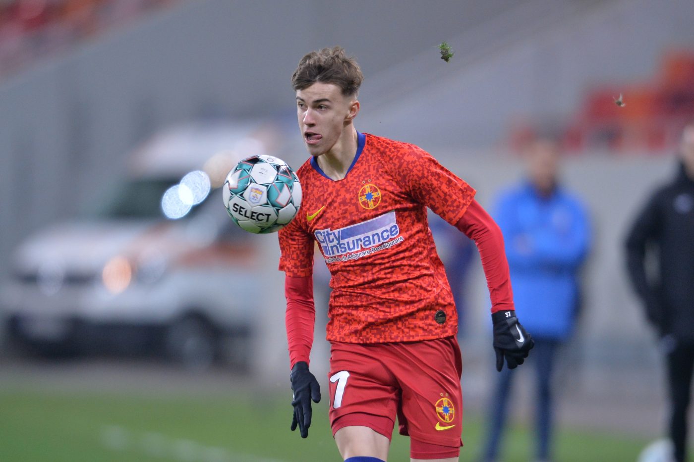 Retrospectiva Ligii 1 la fotbal 2020-2021. O treime dintre fotbaliștii din acest sezon, debutanți! Octavian Popescu de la FCSB a fost golgheterul lor