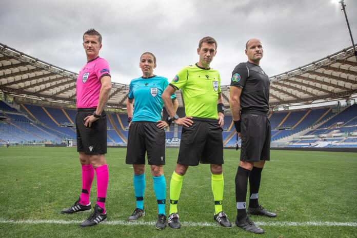 A fost lansat echipamentul arbitrilor de la EURO 2020! Cum vor fi îmbrăcați Ovidiu Hațegan și Istvan Kovacs | FOTO