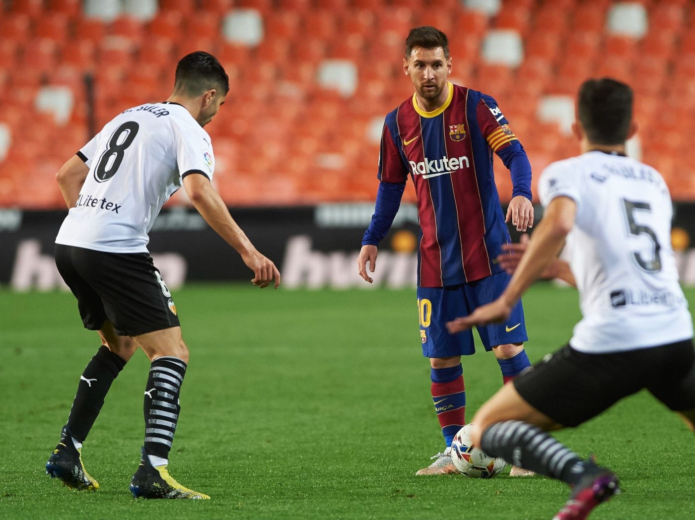 Lionel Messi, dublă senzațională! Barcelona câștigă cu Valencia și revine în lupta pentru titlu, după dezastrul cu Granada. Urmează derby-ul cu Atletico | VIDEO