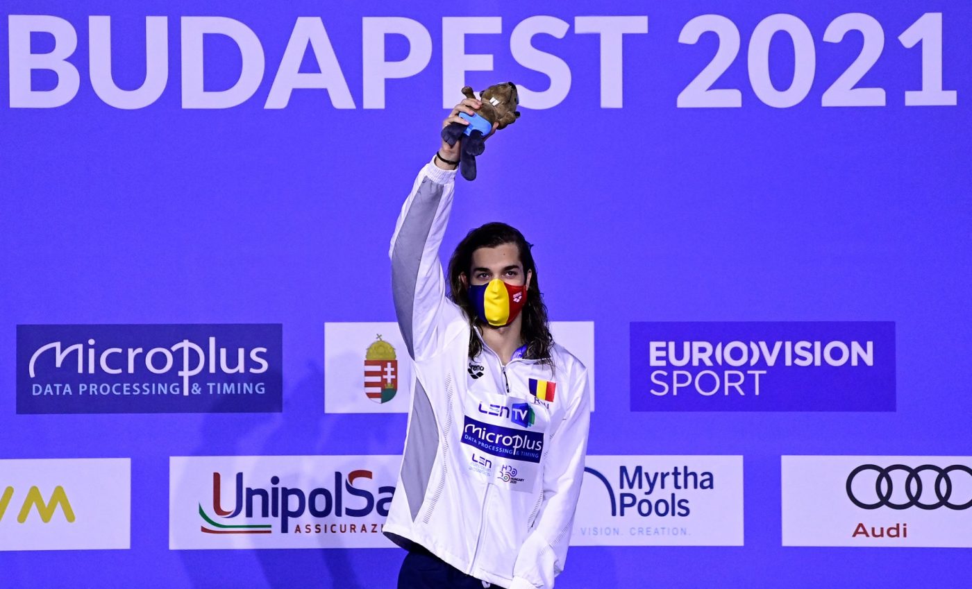 Povestea lui Robert Glință, înotătorul care scrie istorie pentru România! Secretele campionului european: are tatuat un extraterestru și ascultă AC/DC înainte de concursuri | SPECIAL