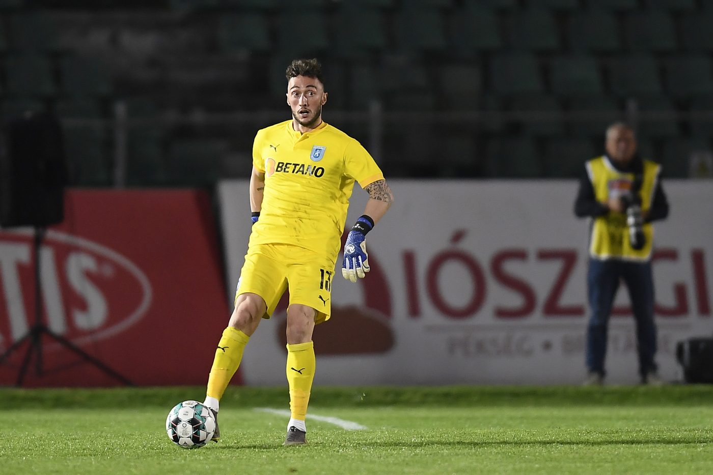 Răzvan Raț îl ironizează pe Mirko Pigliacelli după gafa italianului din Sepsi – Universitatea Craiova 2-0. „Și-a dat seama că a uitat ceva în poartă!”