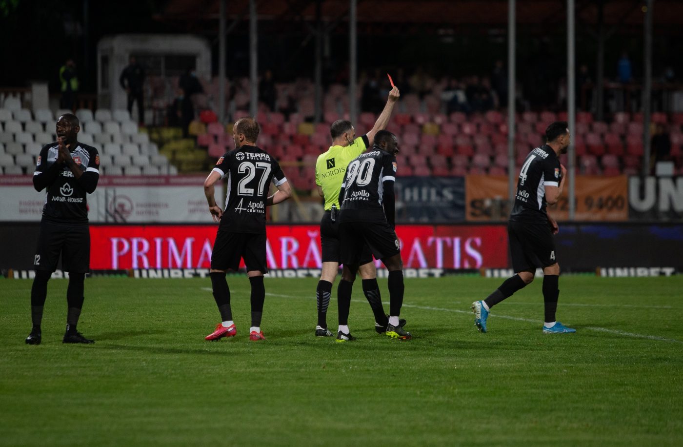Arbitrul Rusandu, contestat dur de fostul dinamovist Adrian Scarlatache: „Mihaiu a căzut de la o adiere de vânt!” + Ce spune Ionuț Stoica, după ce a fost eliminat