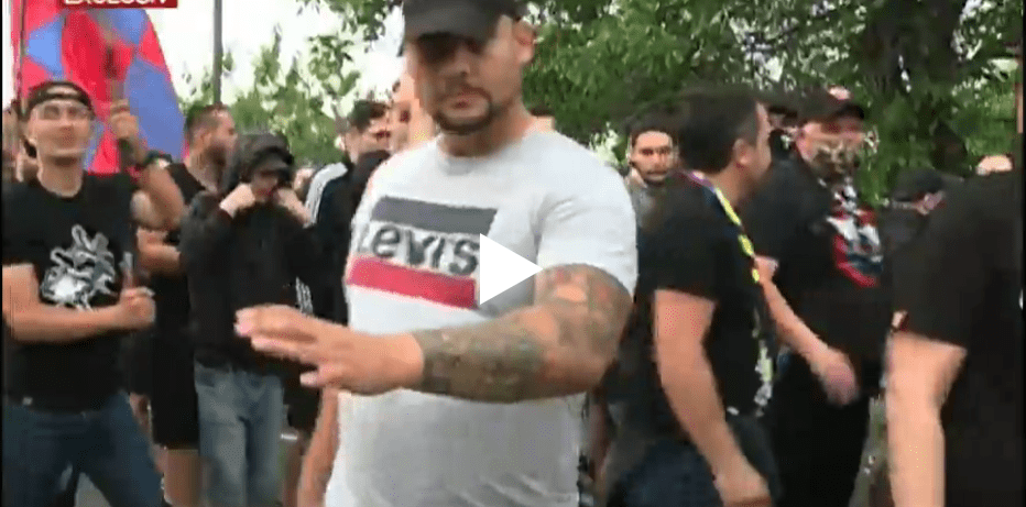 Suporterii Stelei i-au agresat pe jurnaliștii de la Realitatea Plus! Momente de groază la Afumați: „A aruncat o petardă și o fumigenă în mașină”