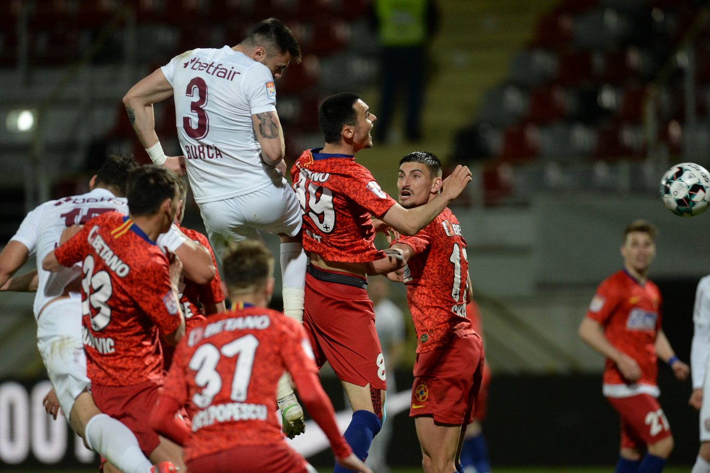 ANALIZĂ | „Performanță” vs. „bani”. Cinci motive pentru care CFR a învins FCSB în lupta la titlu 