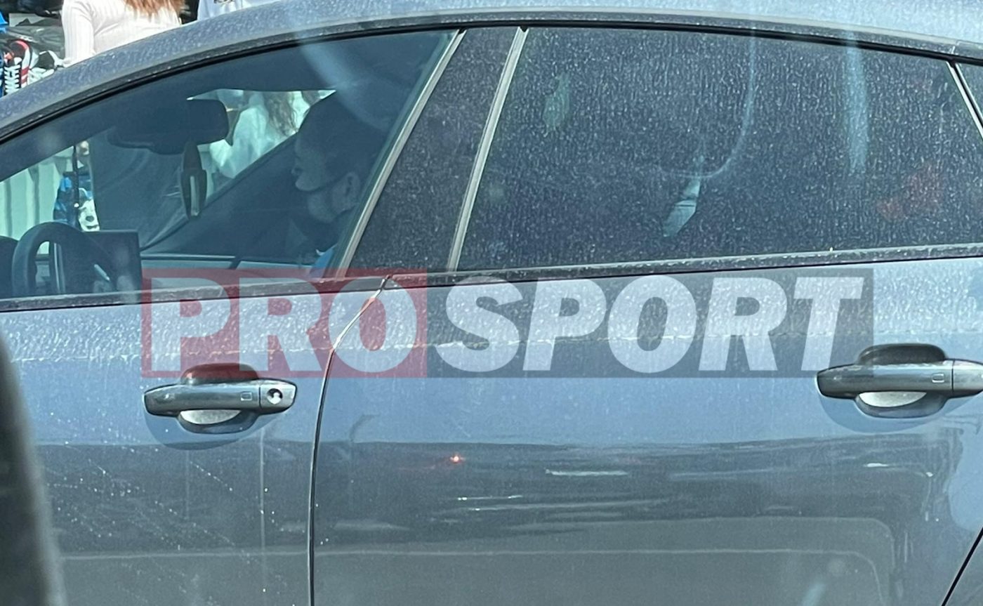 „Pantera” lui Florinel Coman, Ioana Timofeciuc, surprinsă în timp ce folosea telefonul la volan! Ce amendă risca dacă era prinsă de poliție | FOTO EXCLUSIV