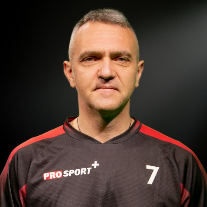 Editorialistul ProSport, Decebal Rădulescu, a donat tricourile cumpărate prin licitație 