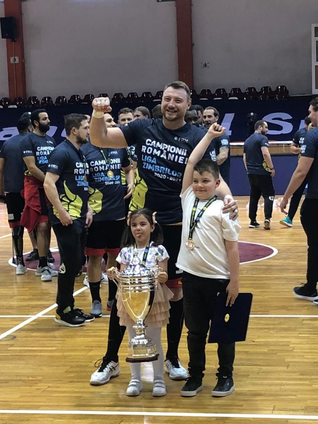 Andrei Savenco, căpitanul echipei de handbal Dinamo București în ultimii ani, și-a anunțat retragerea din activitate! Pivotul nu pleacă însă din handbal | GALERIE FOTO