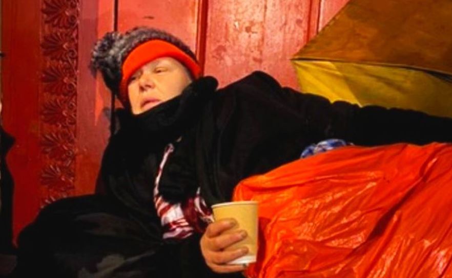 Cutremurător! Cum a fost ajutată fosta sportivă care a ajuns să doarmă în cimitir, după ce și-a pierdut casa! Gestul care îi va schimba viața