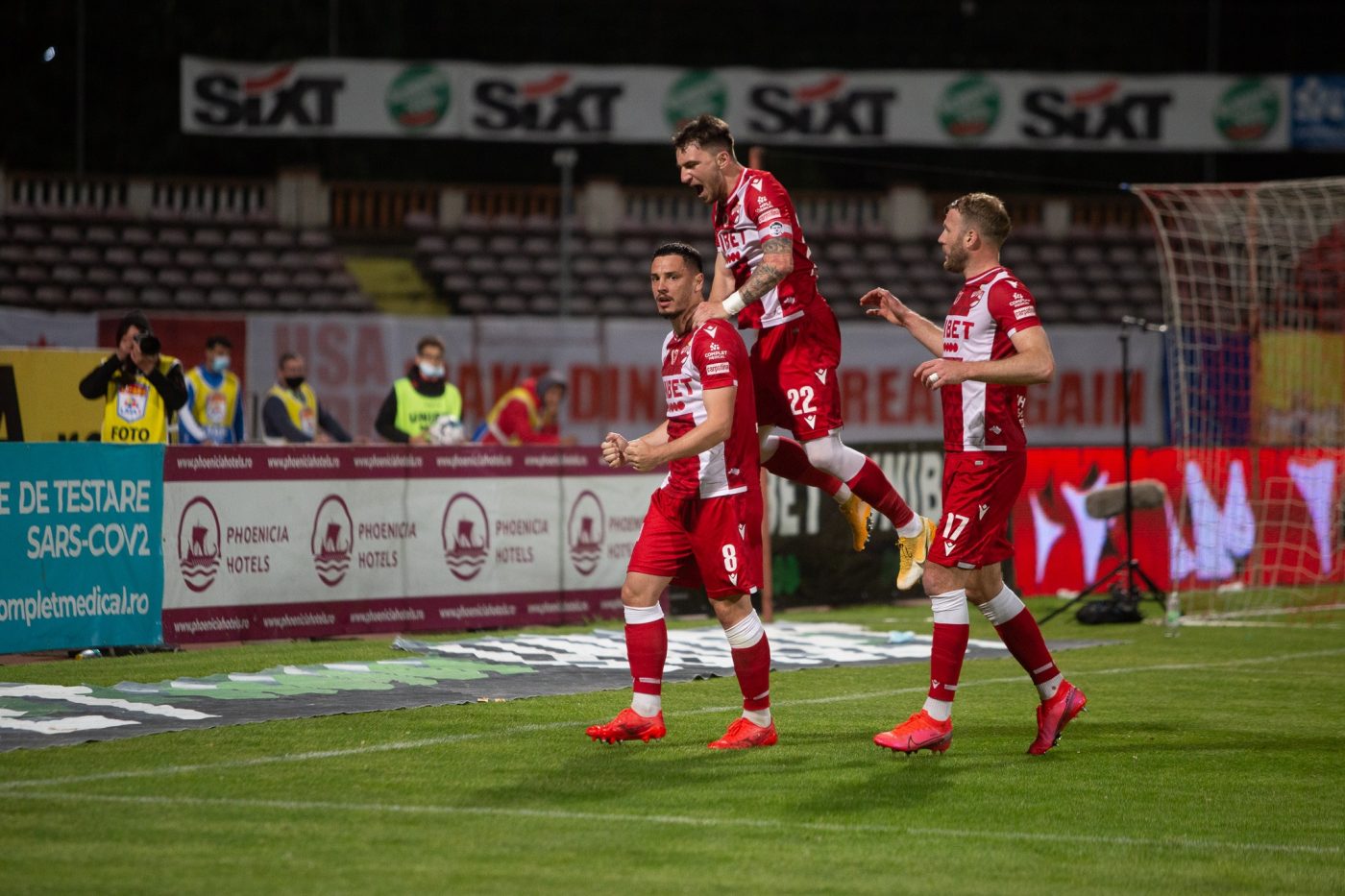 Dinamo – Hermannstadt 2-0! Video Online etapa a 7-a din play-out-ul Ligii 1. „Câinii” scapă matematic de retrogradarea directă. Dusan Uhrin, a patra victorie la rând