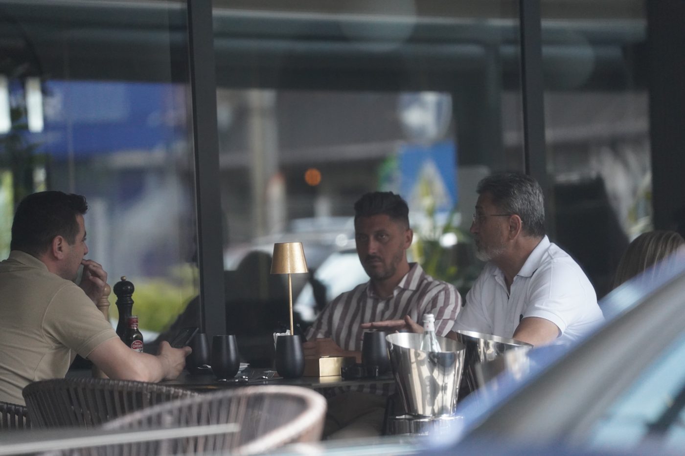 Ciprian Marica și tatăl său, Mircea Marica, întâlnire cu Ianis Zicu la un local select din București! Cum au fost surprinși cei trei, când Farul Constanța este la un pas să fuzioneze cu FC Viitorul | FOTO EXCLUSIV