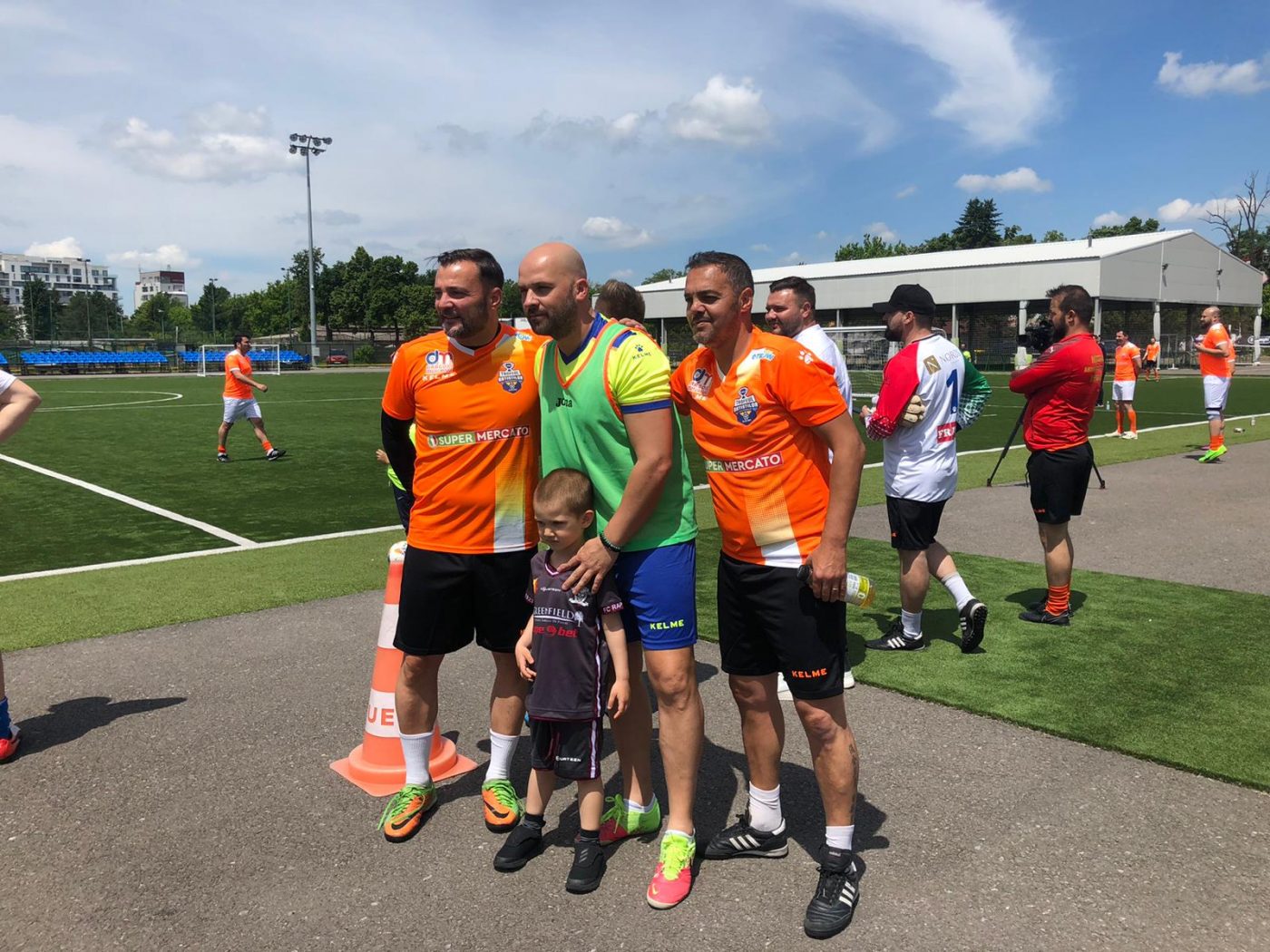 Cristi Chivu a trimis un tricou la licitație pentru fiul cîntărețului Kamara. Inflație de foști fotbaliști la Trofeul Artiștilor | VIDEO