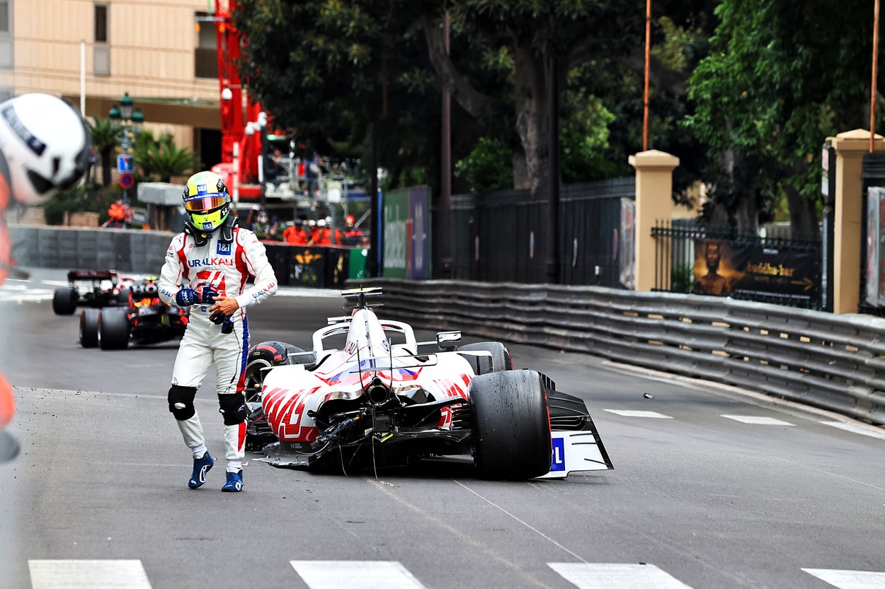 Mick Schumacher, momente de panică la Monaco! Fiul fostului mare campion din Formula 1 și-a distrus monopostul | FOTO & VIDEO