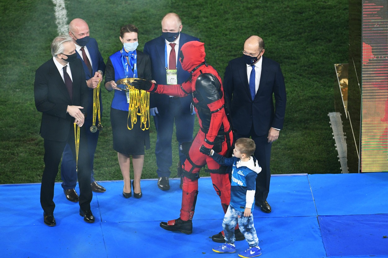 Zenit l-a „transferat” pe Deadpool! Cum a putut să vină îmbrăcat un jucător la festivitatea de premiere după ce a câștigat titlul