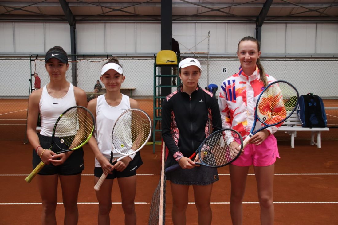Viitorul sună bine! Eva Ionescu și Andreea Komarov, în finale. Cine a câștigat turneul de tenis dedicat juniorilor
